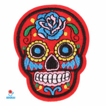 Antsiuvas medžiaginis Skull Red; 7.5x5.5cm