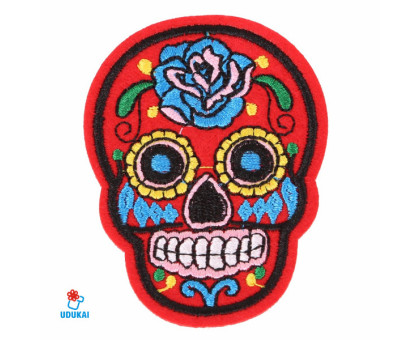 Antsiuvas medžiaginis Skull Red; 7.5x5.5cm