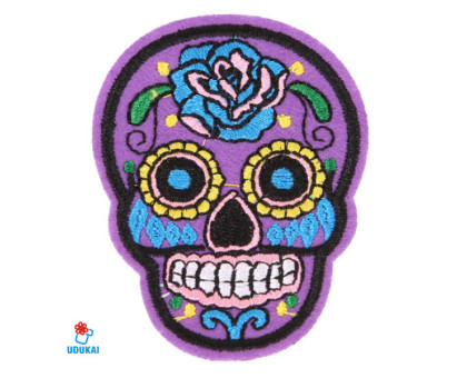 Antsiuvas medžiaginis Skull Purple; 7.5x5.5cm