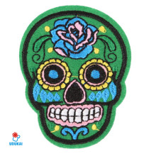 Antsiuvas medžiaginis Skull Green; 7.5x5.5cm