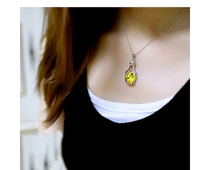 Kaklo pakabukas Buteliukas Geltonas; 28x14mm