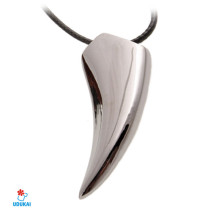 Kaklo pakabukas Tamsi Iltis; 45x19mm