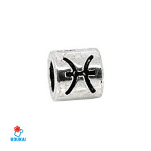 Karoliukas metalinis tunelis zodiako ženklas Žuvys; 8x11mm