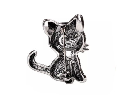 Segė Kačiukas sidabro spalvos; 3.3x2.4cm