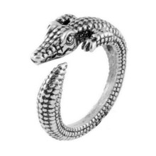 Žiedas Krokodilas sidabro spalvos; universalaus dydžio